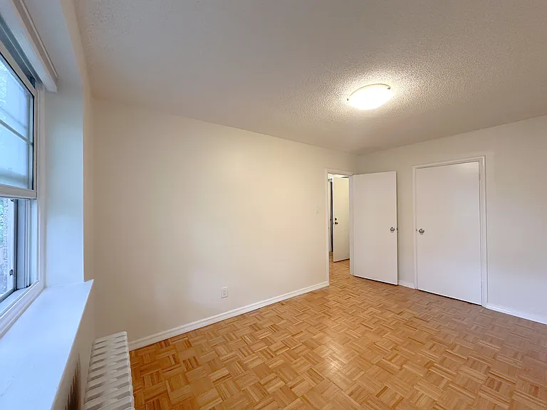 118 Montgomery Ave — Photo 9