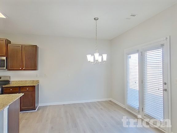 3rd image of 438 Lake Ridge Ln
