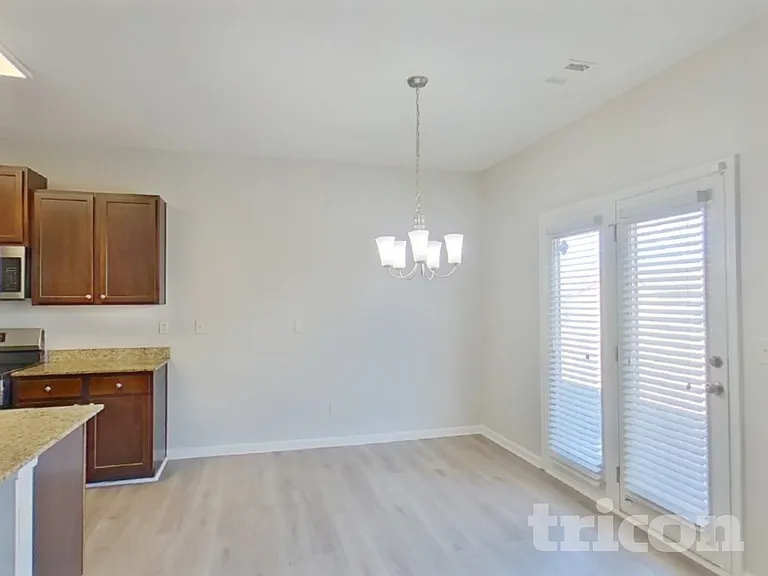 438 Lake Ridge Ln — Photo 3