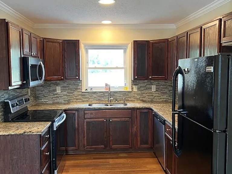 810 Woodlawn Ave — Photo 20