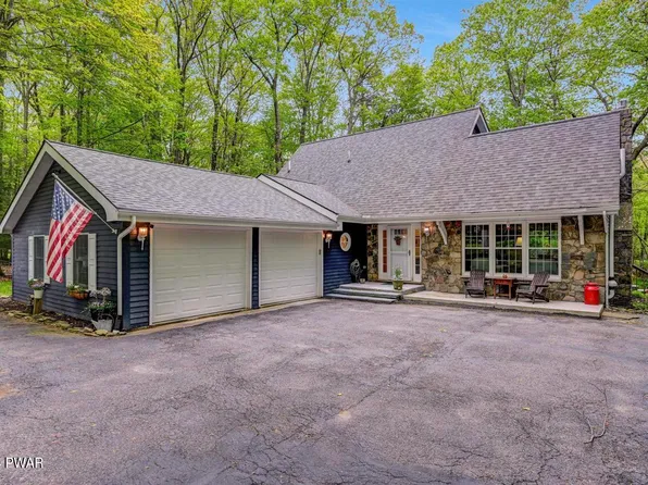 145 Cloud Crest Dr, Greentown, PA 18426