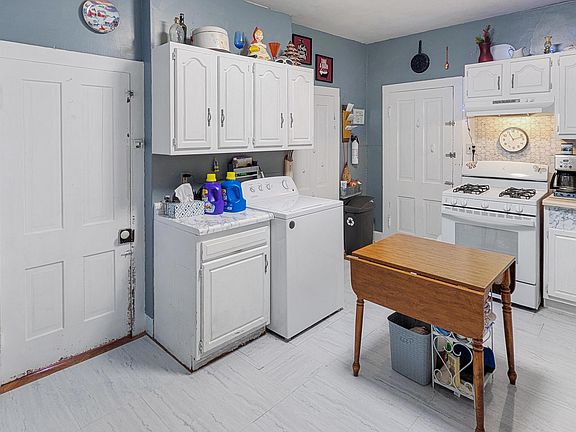 4th image of 709 W Lincoln Blvd