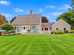 30 Stonington Dr, Pittsford, NY 14534