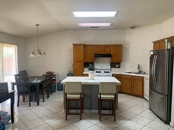3rd image of 682 Sunset Ave