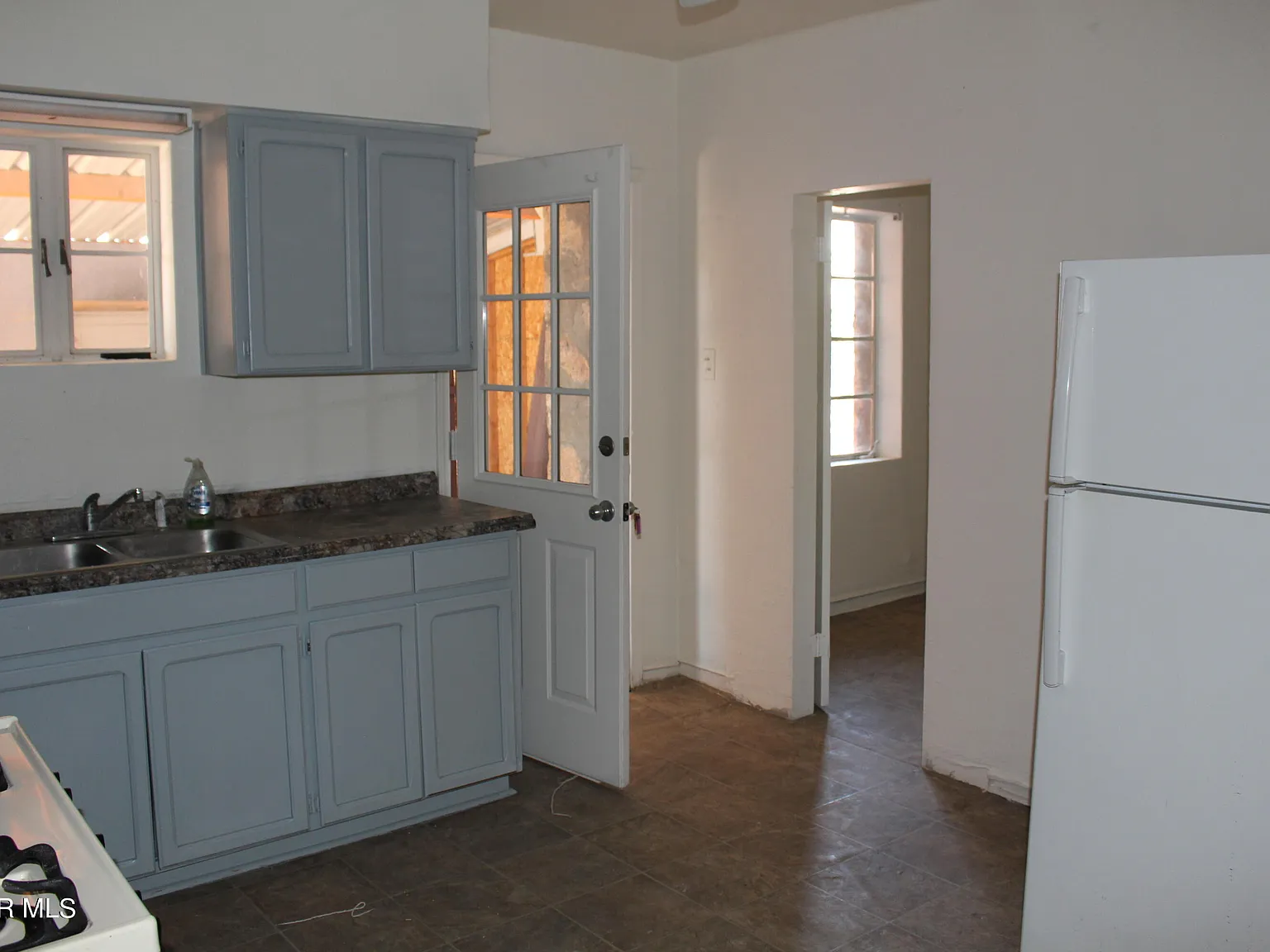 1 bed, 350 sqft, $599 — Photo 3