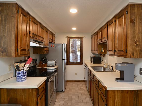 3rd image of 608 Otter Road