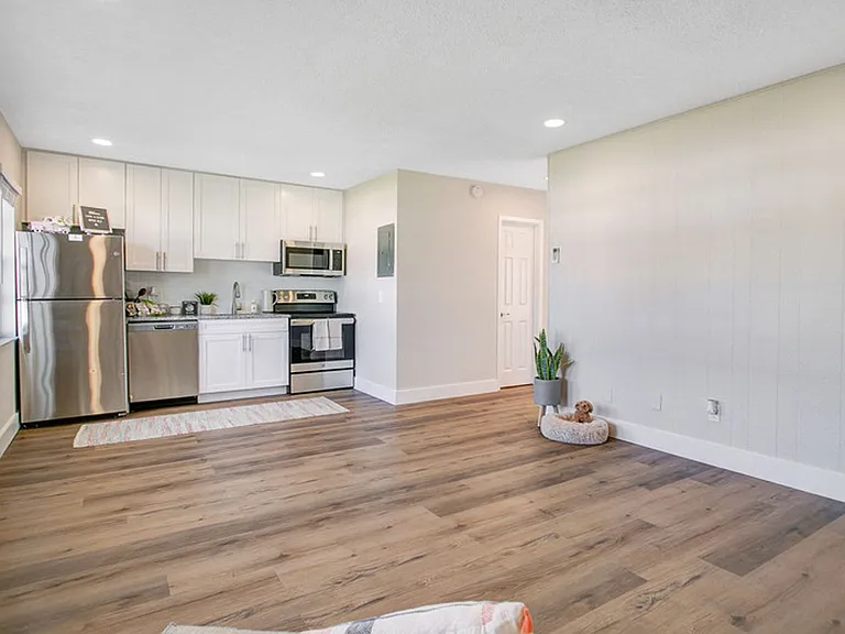 1225 Moselle Ave — Photo 2