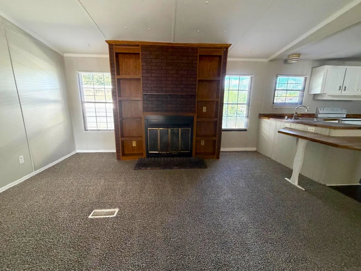 3 bed, 1250 sqft, $1,400 — Photo 3