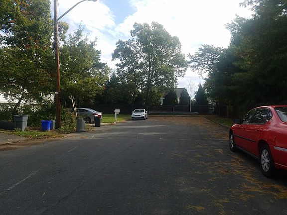5th image of 211 Sammis Ave