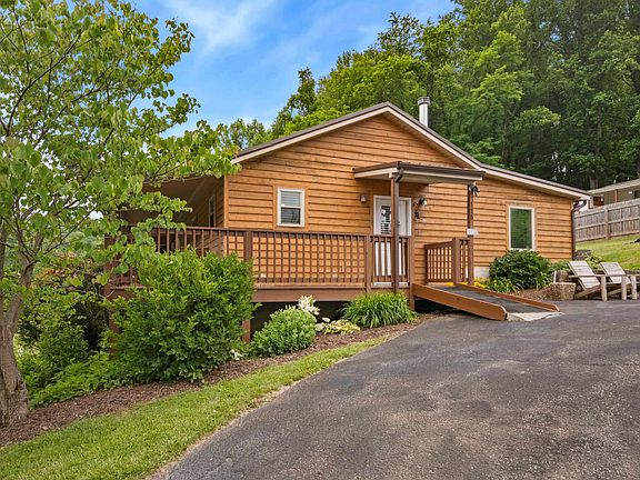 3rd image of 116 Blackhaw Ln