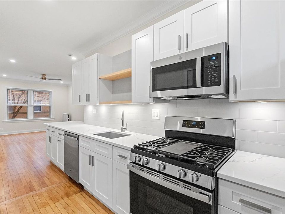 1st image of 1725 W Thorndale Ave APT 1B