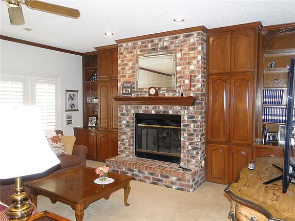 5th image of 840 Cresta Alta Dr