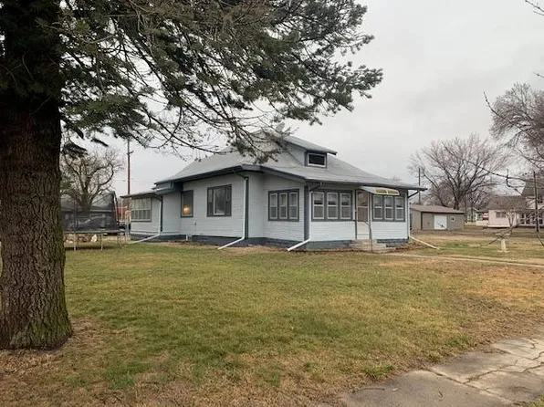 605 N Cherry St, Red Cloud, NE 68970