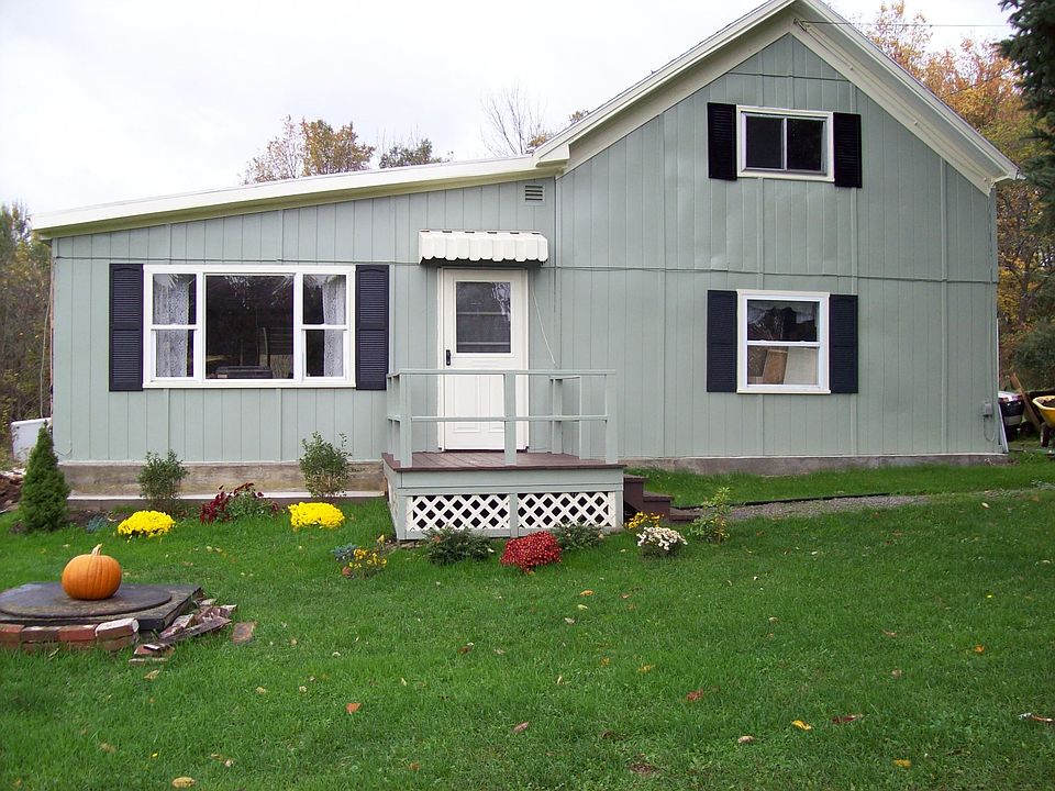 House for rent. Huge yard,brook,covered back porch