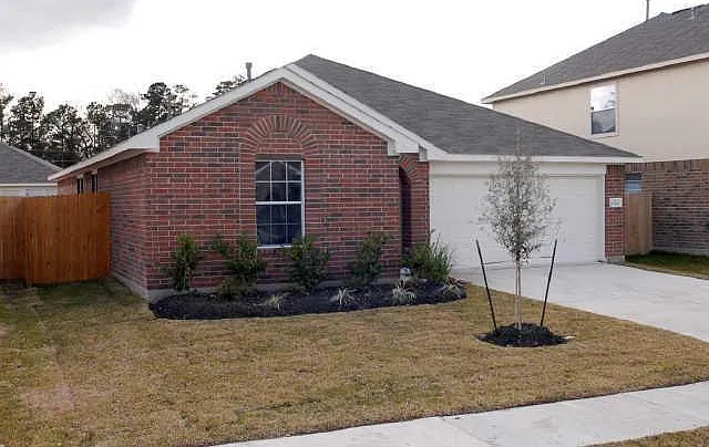 3 bed, 2.0 bath, 1909 sqft, $1,900 — Photo 4