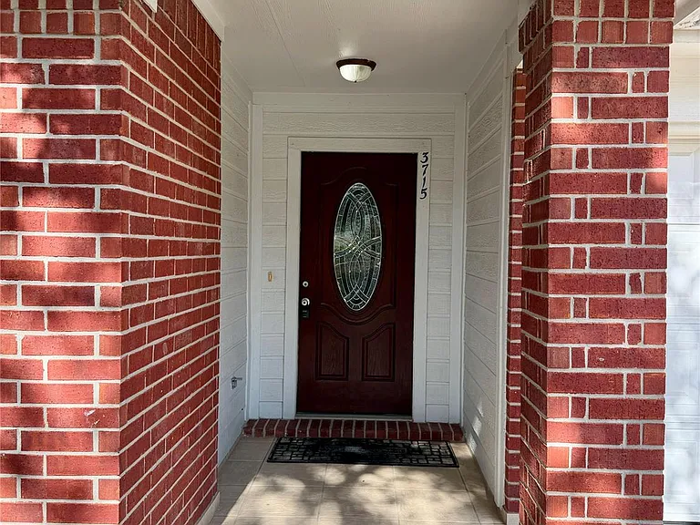 3715 Lindenfield Dr — Photo 2