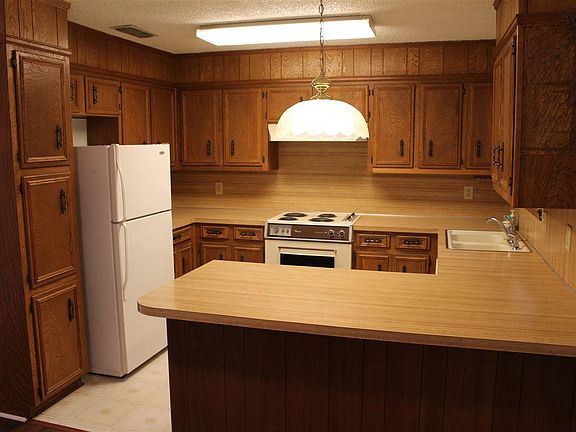 4th image of 4634 Stanford Ave