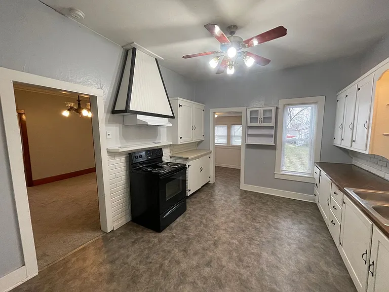 806 E Center St — Photo 8