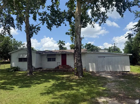 1825 E Pierce St, Luling, TX 78648