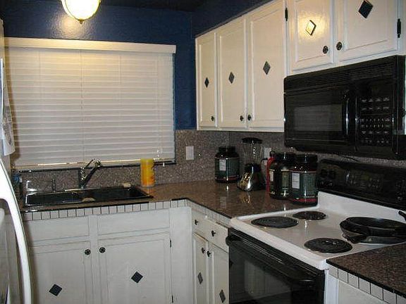 Galley kitchen w/all appliances