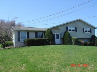4104 Kozy Korner Rd, Center Valley, PA 18034