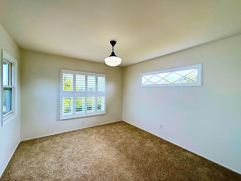 1284 Alexandria Dr — Photo 13