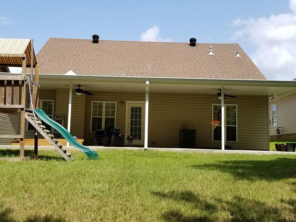 2nd image of 2303 Desiree St