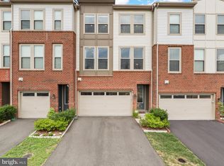 42361 Dogwood Glen Sq, Sterling, VA 20166