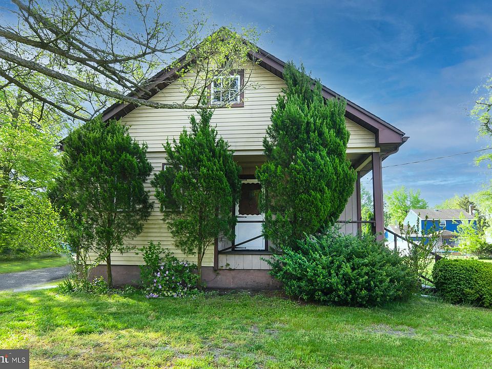 1st image of 108 Stratford Ave