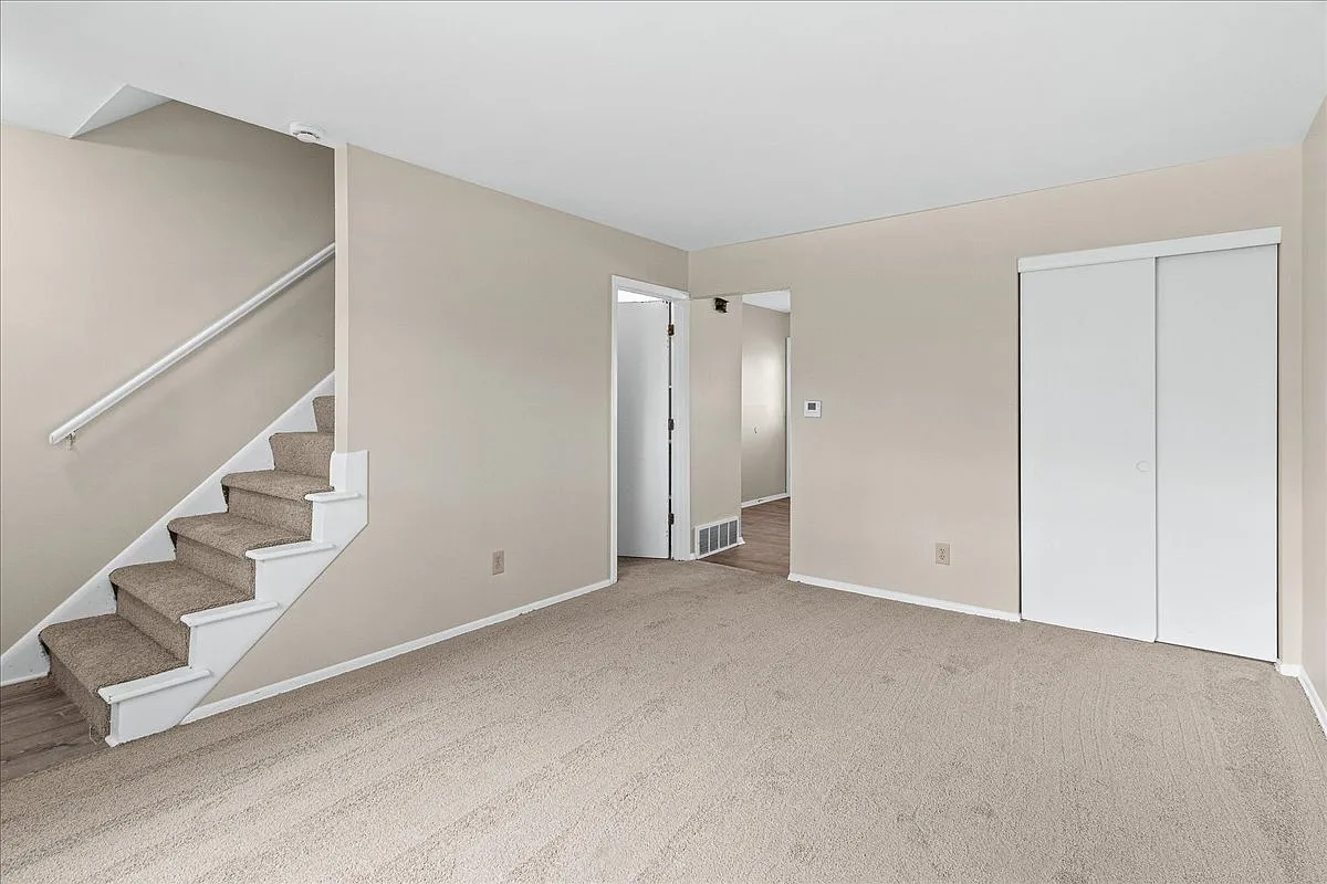 Building Photo - 699 Hillsdowne Rd #B