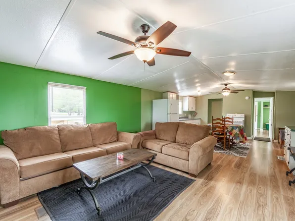 300 Marie St, Hollow Rock, TN 38342