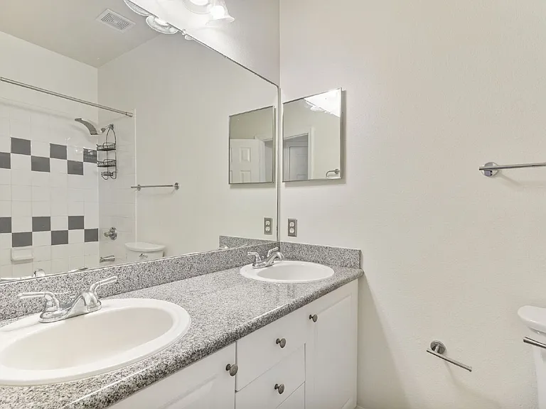 7565 Plantation Cir — Photo 17