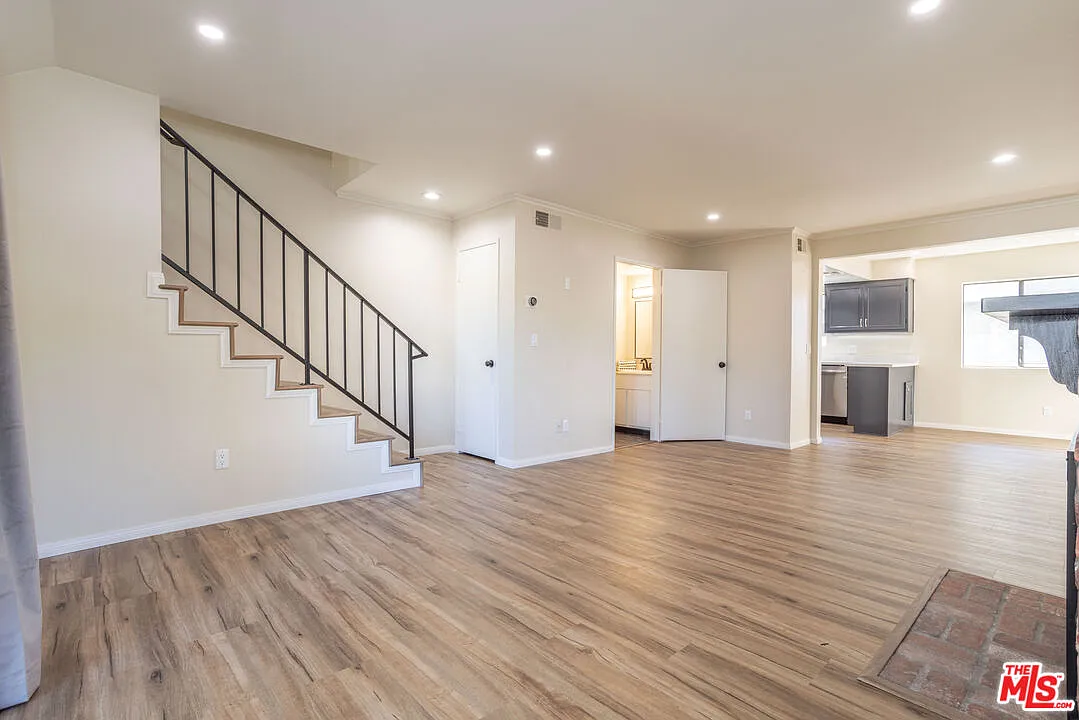 2 bed, 2.5 bath, 1275 sqft, $3,100 — Photo 4