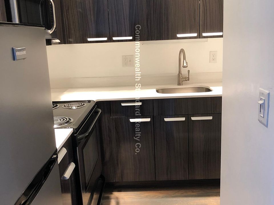 2nd image of 270 Newbury St APT 11A
