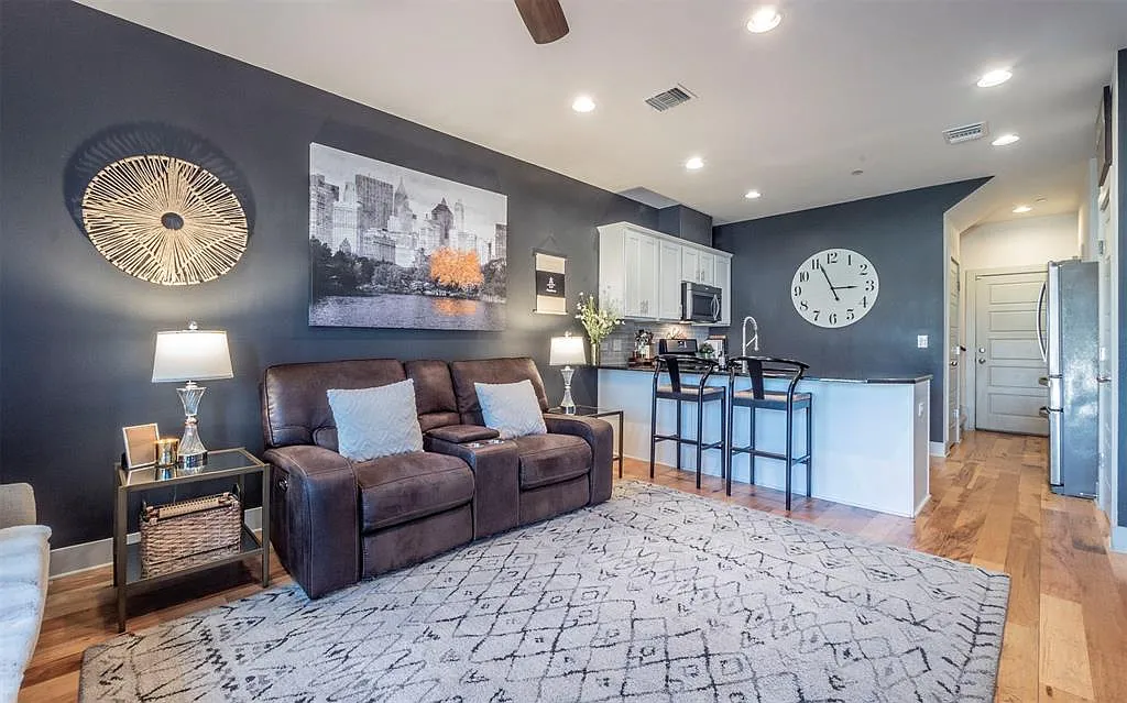 3 bed, 2.5 bath, 1443 sqft, $1,750 — Photo 1