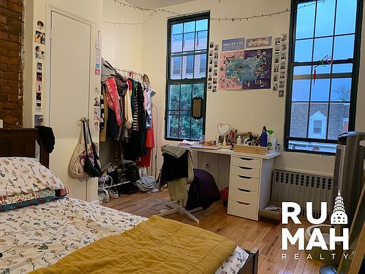 2nd image of 242 Melrose St APT 3R