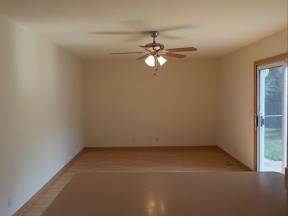 3rd image of 305 Apple Hill Ln