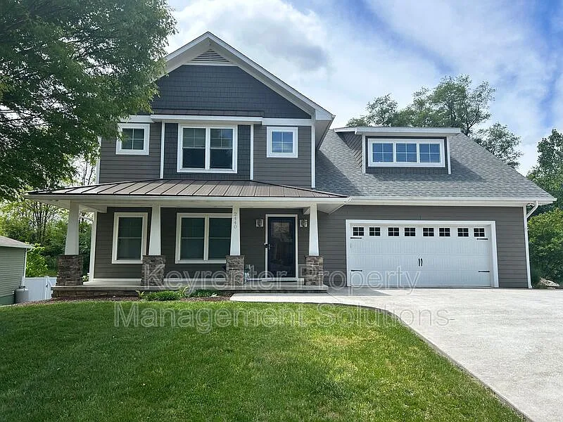 4 bed, 4.0 bath, 3008 sqft, $2,995 — Photo 1
