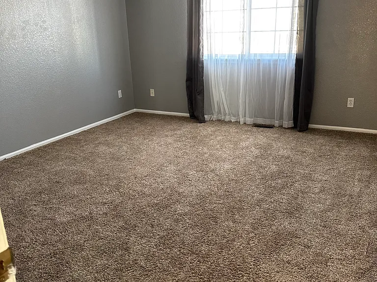 571 Fox Run Cir — Photo 16