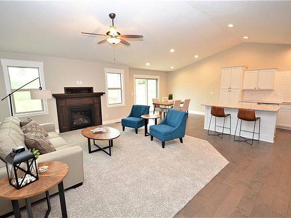 2nd image of 5405 NE Briarwood Dr