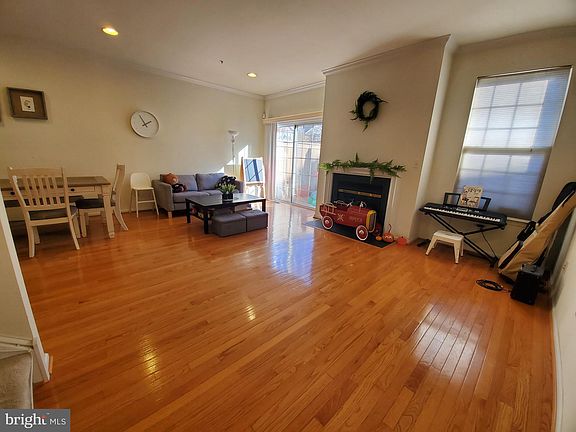 4th image of 434 Fort Hill Cir