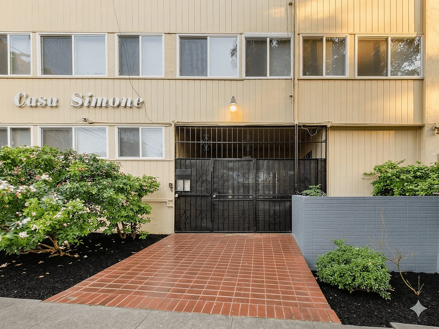 Ivy Haus — Photo 2