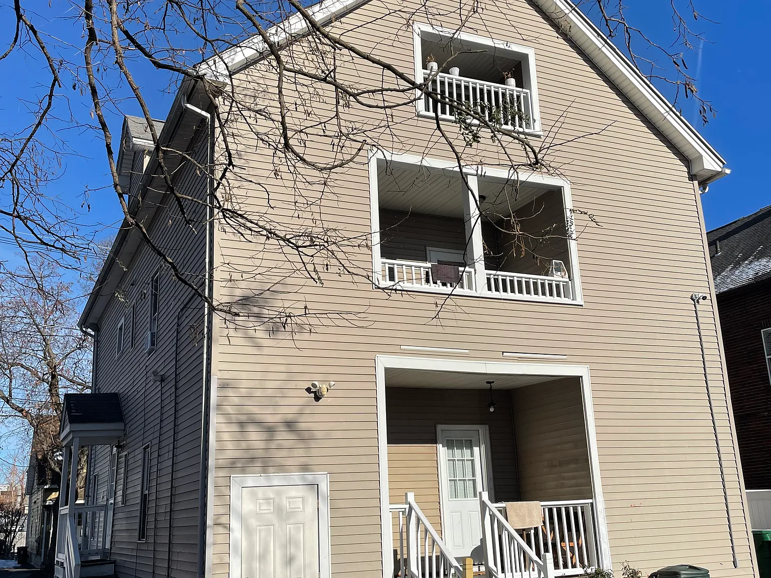 3 bed, 850 sqft, $1,700 — Photo 2