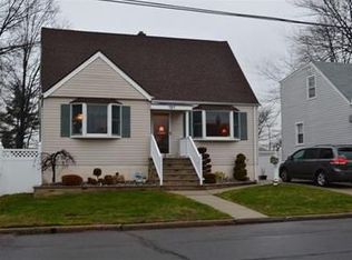 121 Crampton Ave, Woodbridge, NJ 07095