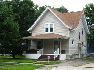 903 C Ave NW, Cedar Rapids, IA 52405
