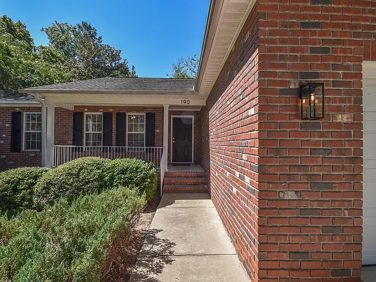 190 Winchester Rd — Photo 2