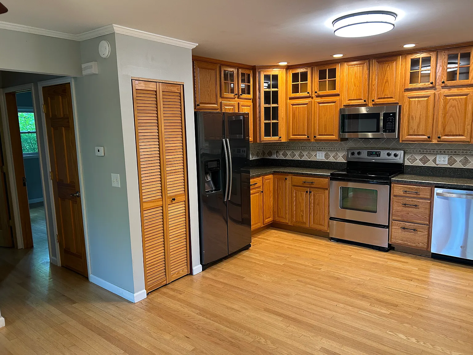 2 bed, 1200 sqft, $1,975 — Photo 3