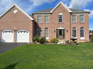 16 Eagle Ridge Dr, Hawthorn Woods, IL 60047