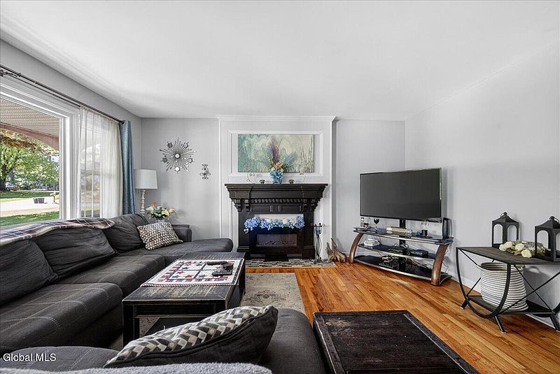 4th image of 798 Westmoreland Drive