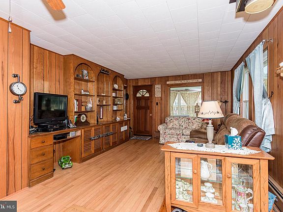 3rd image of 3223 Lawsonia Rd